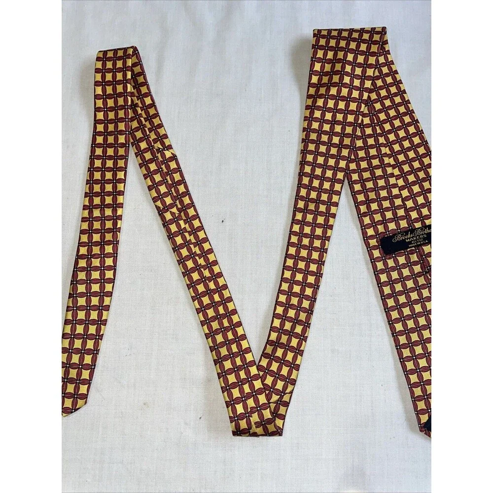 Brooks Brothers Makers Men’s Dress Tie Size 56” Yellow Geometric Business Formal